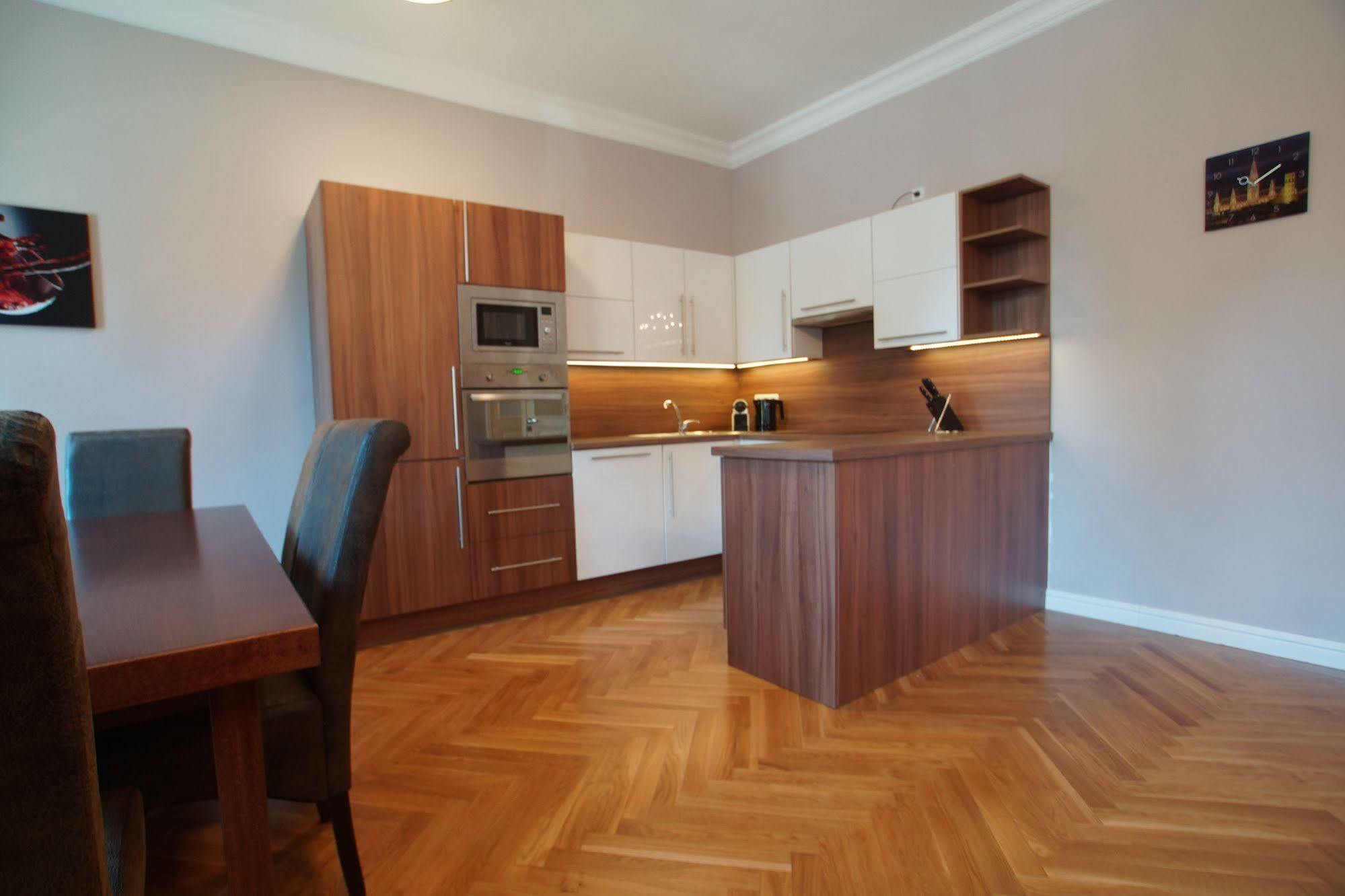 Imperial Apartments Schoenbrunn - Contactless Check-In Wenen Buitenkant foto