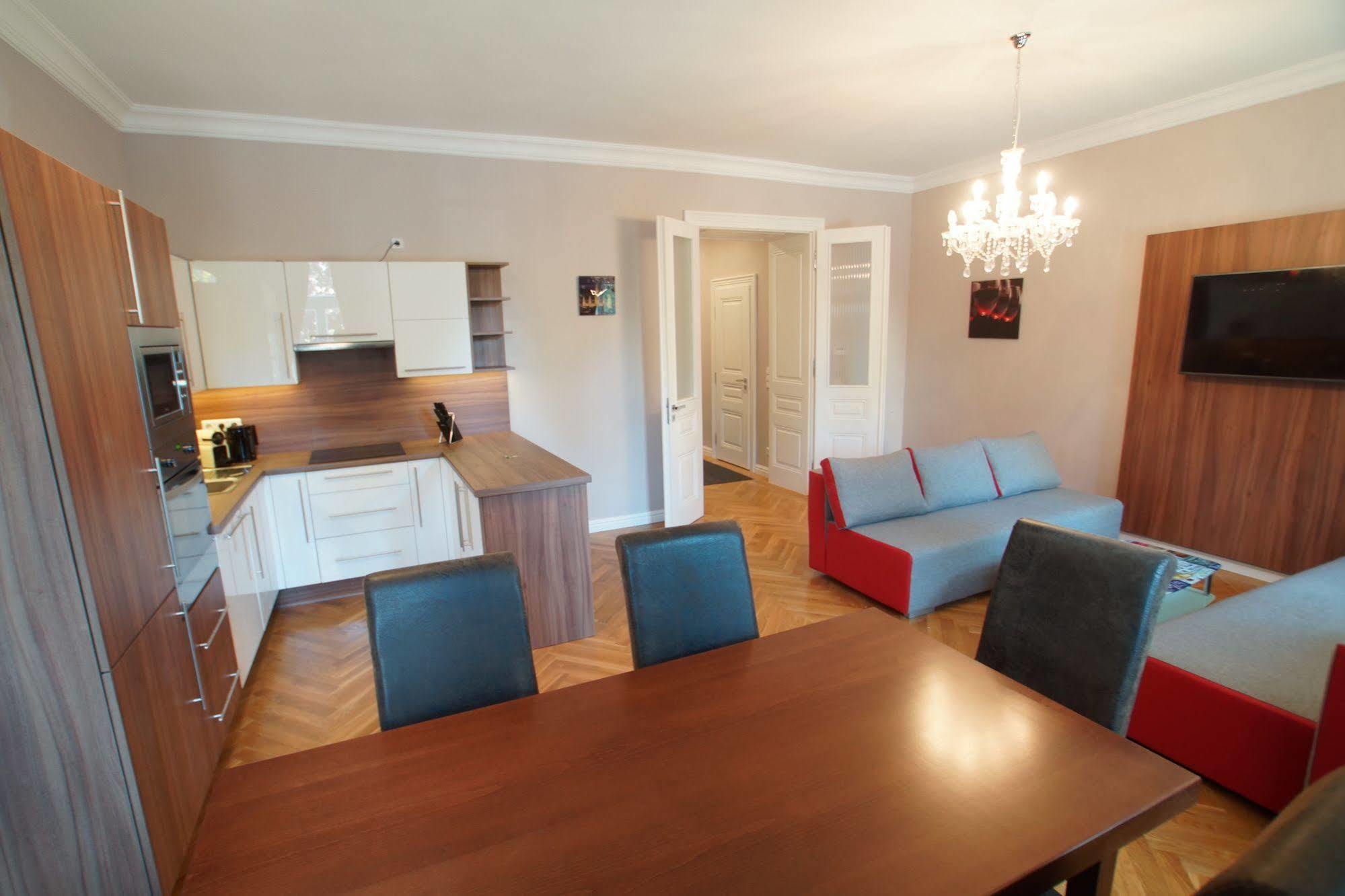 Imperial Apartments Schoenbrunn - Contactless Check-In Wenen Buitenkant foto